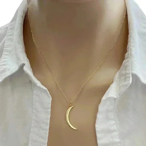 Crescent moon necklace made with love - Picture 2 of 12